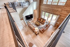 TV, fireplace - Mossy Oaks Heights - Outdoor Kitchen (Hiawassee)