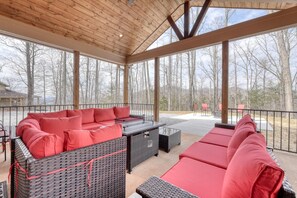 Terrace/patio - Mossy Oaks Heights - Outdoor Kitchen (Hiawassee)