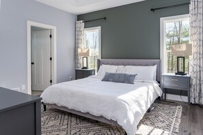 3 bedrooms, iron/ironing board, free WiFi, bed sheets - Modern Westside Retreat | 5 Min to Blue Ridge Parkway | 15 Min to Biltmore & Downtown Asheville (Fairview)