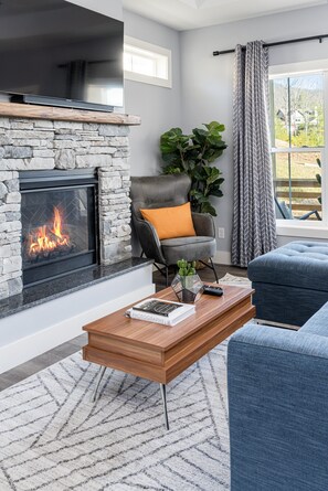 Interior - Modern Westside Retreat | 5 Min to Blue Ridge Parkway | 15 Min to Biltmore & Downtown Asheville (Fairview)