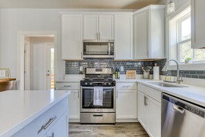 Fridge, microwave, oven, stovetop - Blue Mountain Cottage | 3BR, 2BA mountain-view retreat with fireplace. (Fairview)