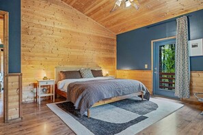2 bedrooms, free WiFi, bed sheets - Cabin Royale | Long-Range Mountain Views + Hot Tub | Game Room Bar | Fire Pit | Pet-Friendly (Waynesville)