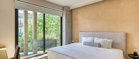 4 عدّة غرف نوم ومكواة/لوح كي وواي فاي وملاءات أسرّة