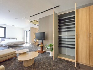 Deluxe Apartment, Balcony, City View | Living area | 40-inch LCD TV with digital channels, Netflix, Hulu - Retrospect Stay Kannai (Yokohama)