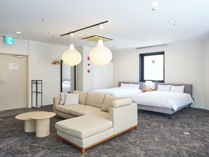 Apartamento Deluxe, balcón, vistas a la ciudad | Zona de estar | Una televisión LCD, Netflix, Hulu, servicios de streaming