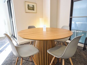 Deluxe Apartment, Balcony, City View | In-room dining