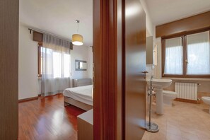 Bathroom - Casa Laura, Torri del Benaco (Torri Del Benaco)