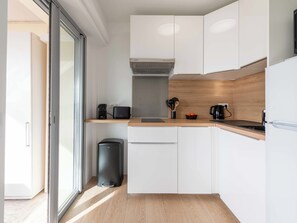 Frigorifero, microonde, forno, macchina per tè/caffè
