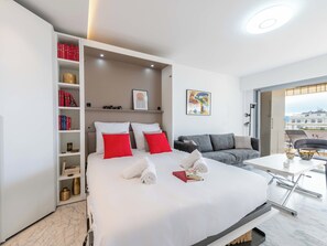 1 bedroom, iron/ironing board, WiFi, bed sheets - Studio in a Prestigious Residence, Close to the City Centre (Cannes)