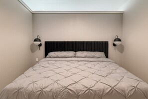 1 dormitorio, tabla de planchar con plancha, wifi y ropa de cama