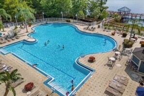 Pool - Stylish Lake condo-Exclusive balcony & Disney view (Orlando)