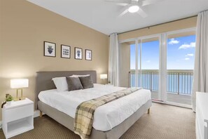 2 bedrooms, iron/ironing board, WiFi, bed sheets - Stylish Lake condo-Exclusive balcony & Disney view (Orlando)