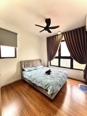 4 bedrooms, iron/ironing board, WiFi - 4BR KL Skyline View! 8-10 pax, 2 Bath, Iconic Towers (Cheras)