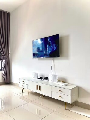 Interior - 4BR KL Skyline View! 8-10 pax, 2 Bath, Iconic Towers (Cheras)
