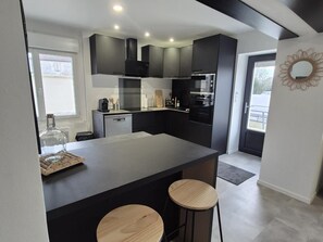 Fridge, microwave, oven, dishwasher - Charming house between the countryside and the sea (SAINT NAZAIRE SUR CHARENTE)