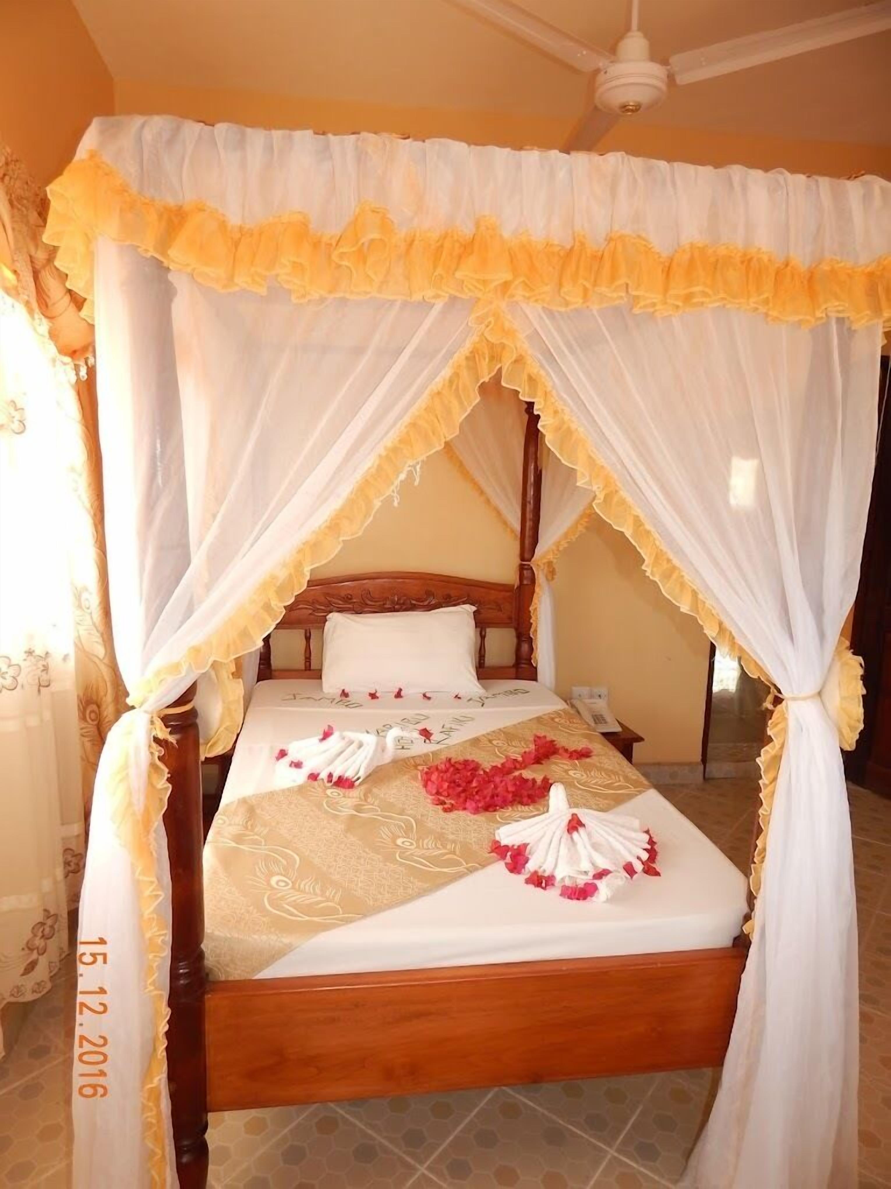 Deluxe Single Room | Free WiFi, bed sheets