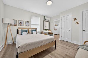 1 bedroom, free WiFi, bed sheets - Studio Cottage Close to Downtown & NAS (Pensacola)
