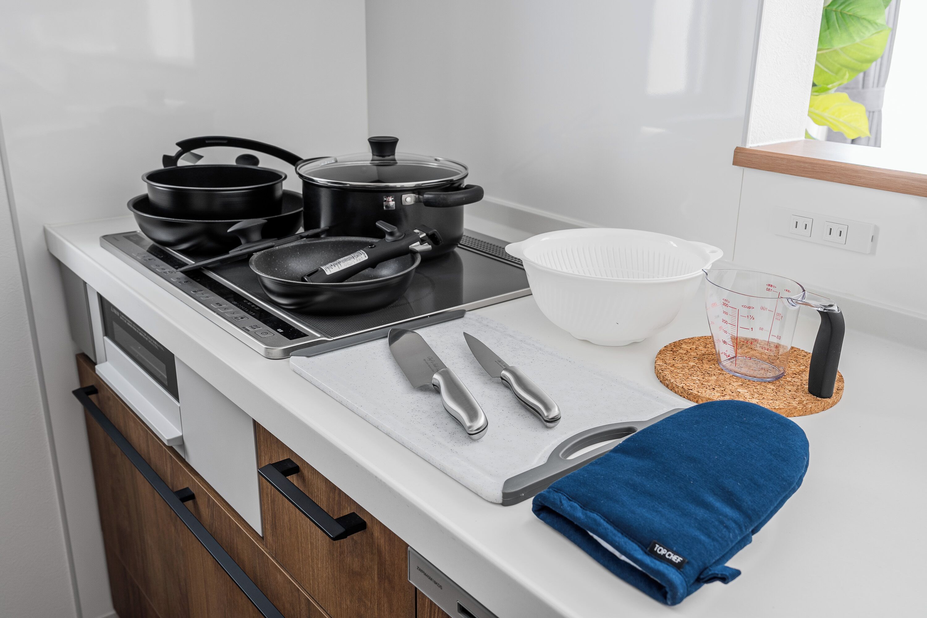 Apartamento | Cozinha privada | Geladeira, micro-ondas, cooktop, lava-louças