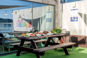 Basic Room, 1 Bedroom (A102) | 1 bedroom, free WiFi - Geoje Rainbow Kids Pool Villa (Geoje)