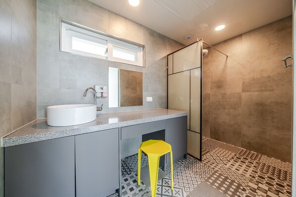 1 bedroom, free WiFi - Geoje Rainbow Kids Pool Villa (Geoje)