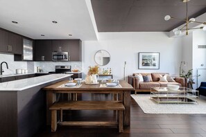 Micro-ondes, four, plaque de cuisson, lave-vaisselle