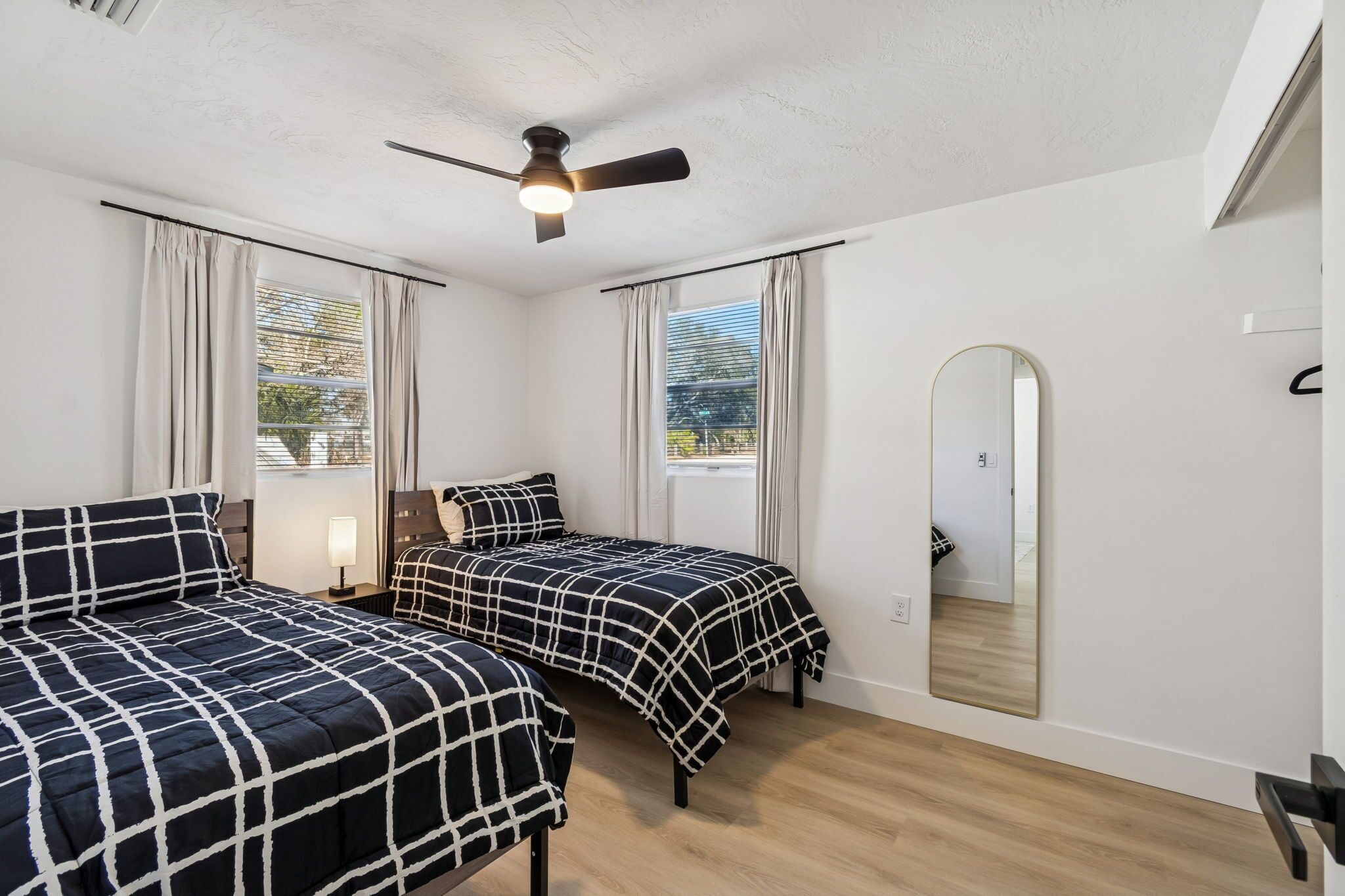 4 bedrooms, desk, iron/ironing board, free WiFi