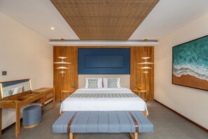 Luxury-Villa, 2 Schlafzimmer, eigener Pool | Minibar, Zimmersafe, Schreibtisch, Verdunkelungsvorhänge