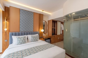Quarto casal superluxo, sacada | Frigobar, cofres nos quartos, escrivaninha, cortinas blackout