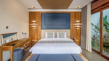 Villa de lujo, 2 habitaciones, piscina privada | Minibar, caja fuerte, escritorio y cortinas opacas