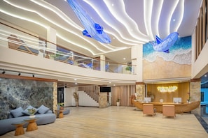 Lobby-lounge