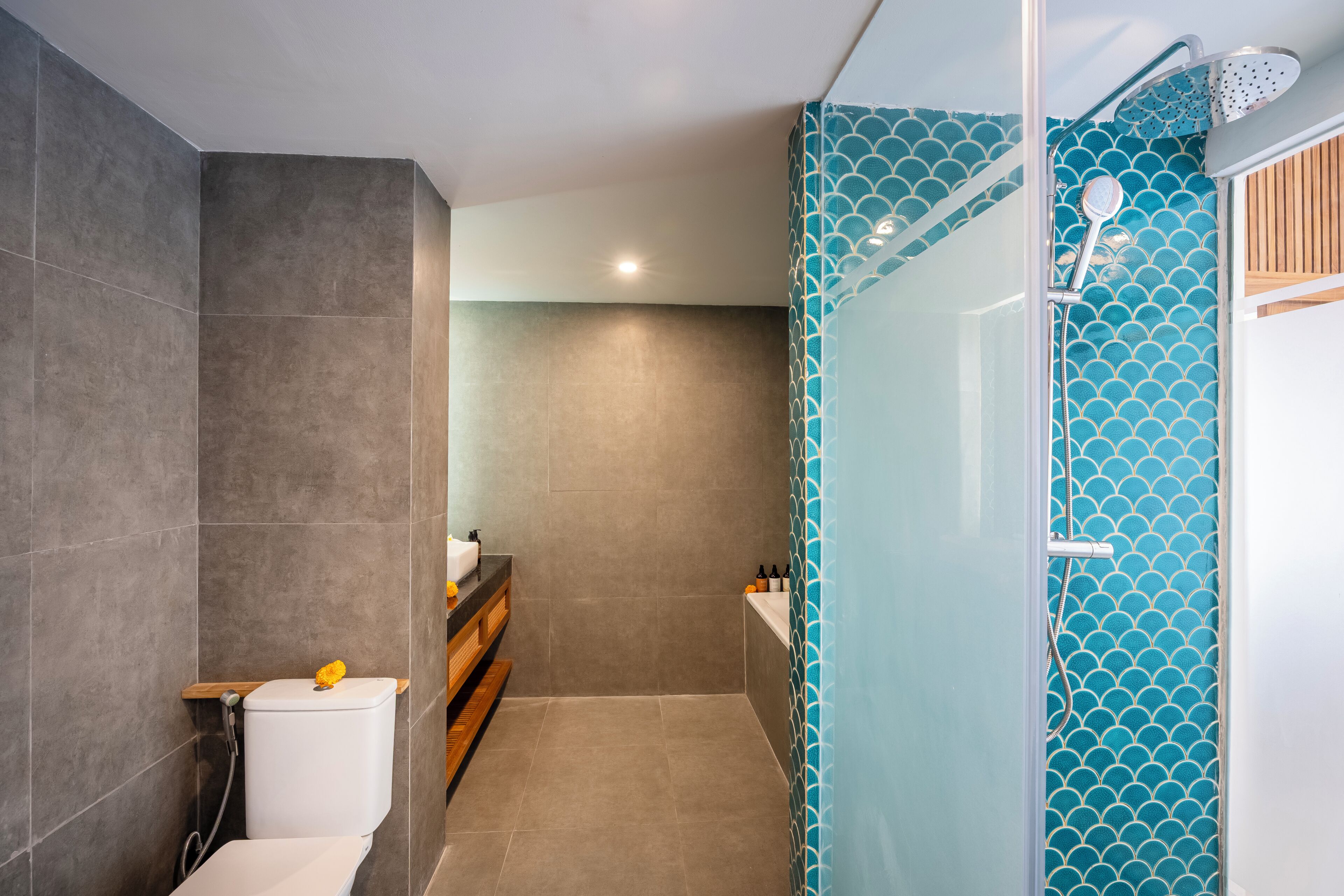A bathroom with a shower, toilet, and vanity.