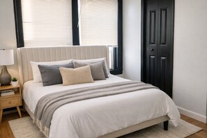 1 bedroom, iron/ironing board, WiFi, bed sheets - Fully Furnished One-Bedroom Near Downtown & Medical Center (Houston)
