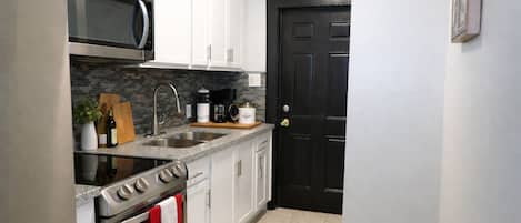 Mikroaaltouuni, uuni, liesi, astianpesukone