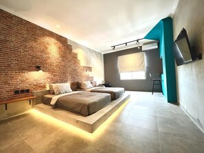 セーフティボックス (室内)、デスク、WiFi (無料)