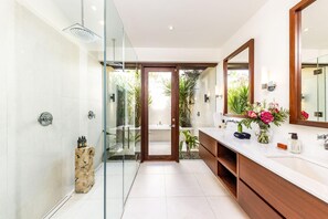 Douche, sèche-cheveux