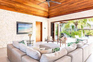 Smart TV, stereo - Villa Khaya - Bespoke Waterfront Home (Providenciales)