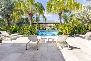 Unclassified image, 2 of 35, button