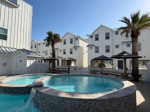A heated pool - Private Heated Pool, Golf Cart Included, Pet Friendly, Walk to the Beach (Port Aransas)