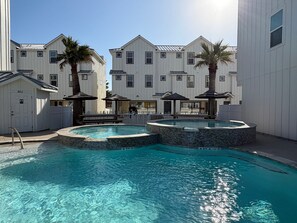 A heated pool - Shared Heated Pool, Pickleball Court, Pet Friendly, Golf Cart Access (Port Aransas)