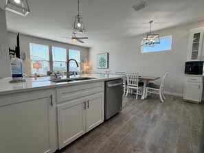 Fridge, microwave, oven, stovetop - Shared Heated Pool, Pickleball Court, Pet Friendly, Golf Cart Access (Port Aransas)