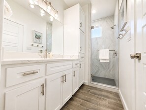 Shower, hair dryer, towels - Shared Heated Pool, Pickleball Court, Pet Friendly, Golf Cart Access (Port Aransas)