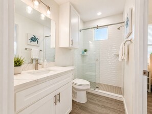 Shower, hair dryer, towels - Shared Heated Pool, Pickleball Court, Pet Friendly, Golf Cart Access (Port Aransas)