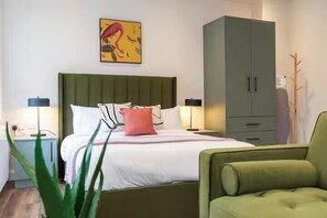 Iron/ironing board, WiFi, bed sheets - Trendy Loft Apartment - Near DMu & City Centre (Leicester)