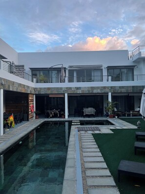Pool - Luxury 3 Bedroom apartment for families and groups (Grand Baie)