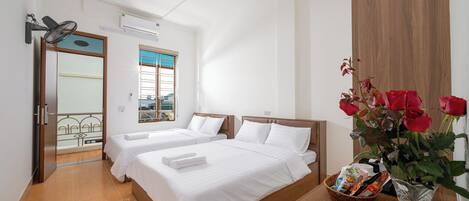 Family Quadruple Room, Balcony, Courtyard View | Street view