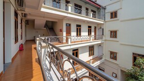 A multi-story residential building with balconies, a staircase, and a fire extinguisher. - Sao Phuong Nam Hotel (Ninh Binh)