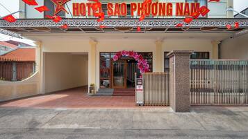 The entrance of Hotel Sao Phuong Nam with a star logo, a decorative archway, and a gated entrance.