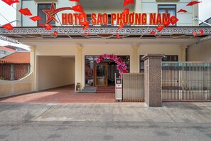 Front of property - Sao Phuong Nam Hotel (Ninh Binh)