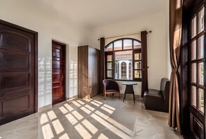 Luxury Room, Balcony, City View - Tea Housing - The Galleria Metropole (Thanh pho Ho Chi Minh)