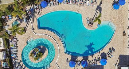 LUXURY 2 BEDROOM CONDO IN A BEAUTIFUL RESORT STYLE GOLF COMMUNITY